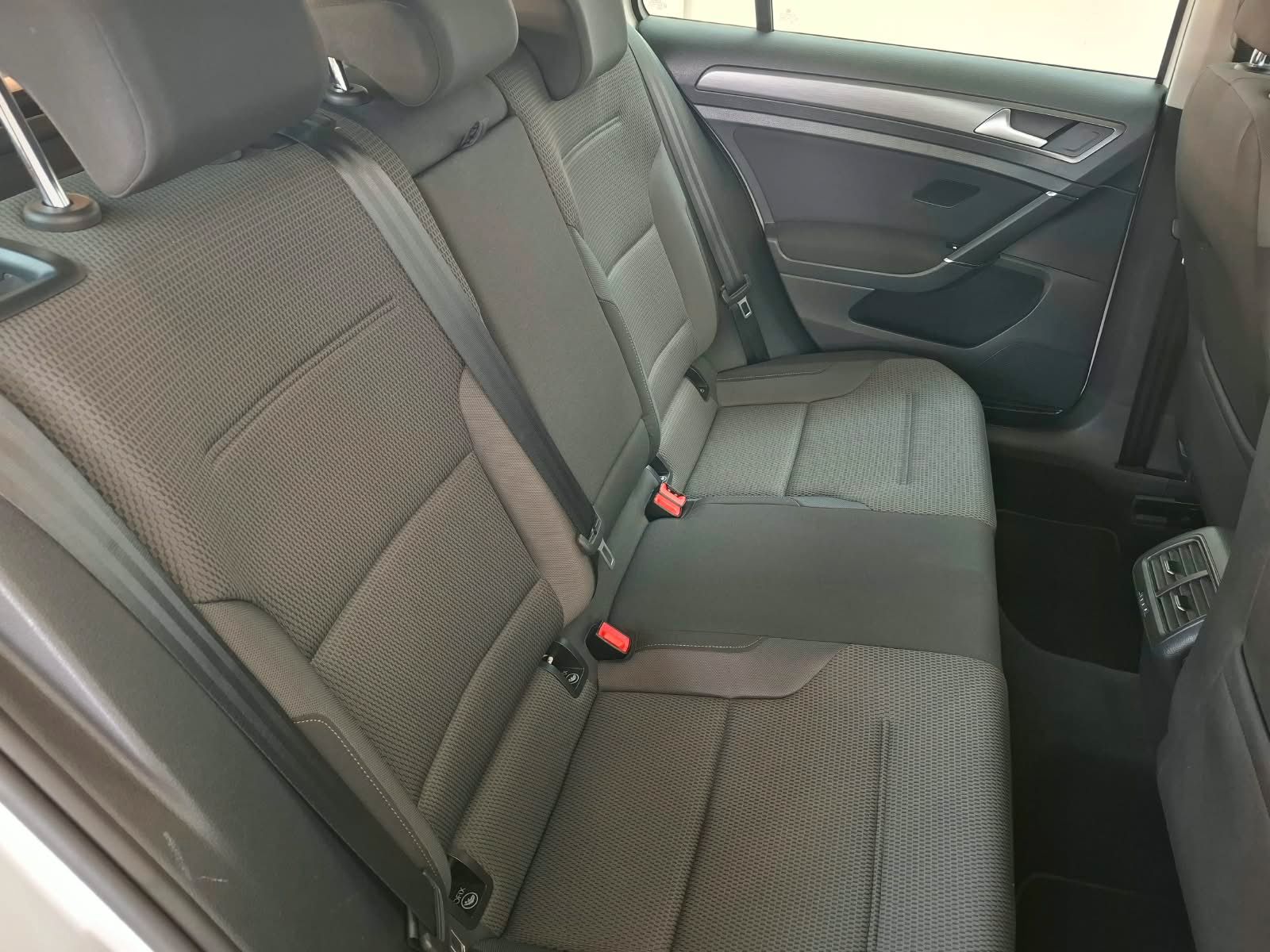 Fahrzeugabbildung Volkswagen Golf VII Var. Comf. 1,5 TSI + AHK+ACC+Navigation