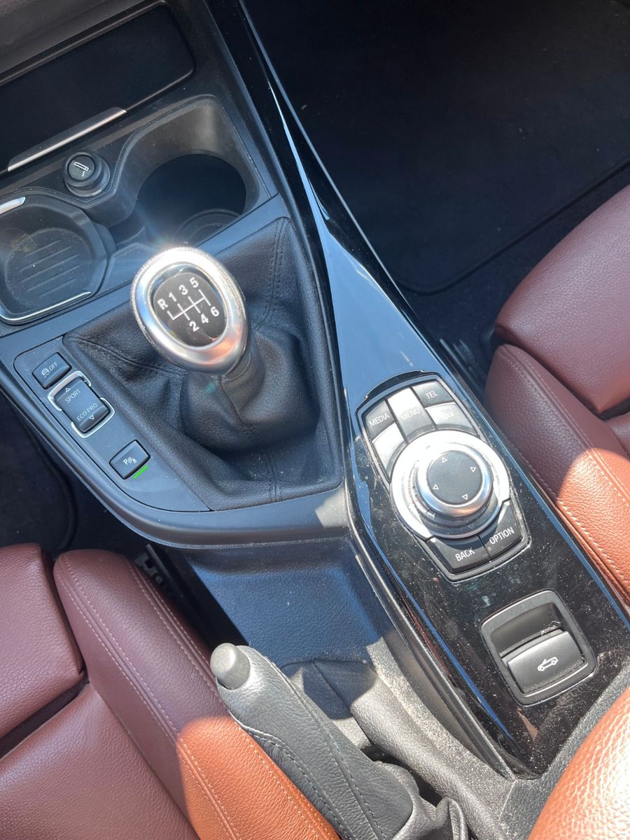 Fahrzeugabbildung BMW 220i Cabrio Sportline