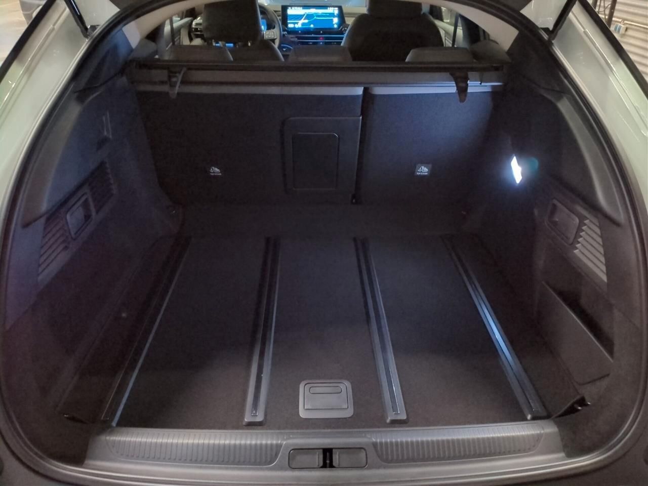 Fahrzeugabbildung Citroën C5 X Hybrid 145 DCS6 Plus Automatik Winter Paket