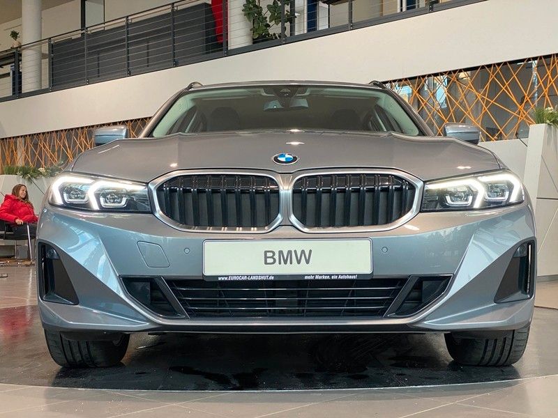 BMW 320d Touring xDrive Curved DrivingA. DAB Shz LED foto 5