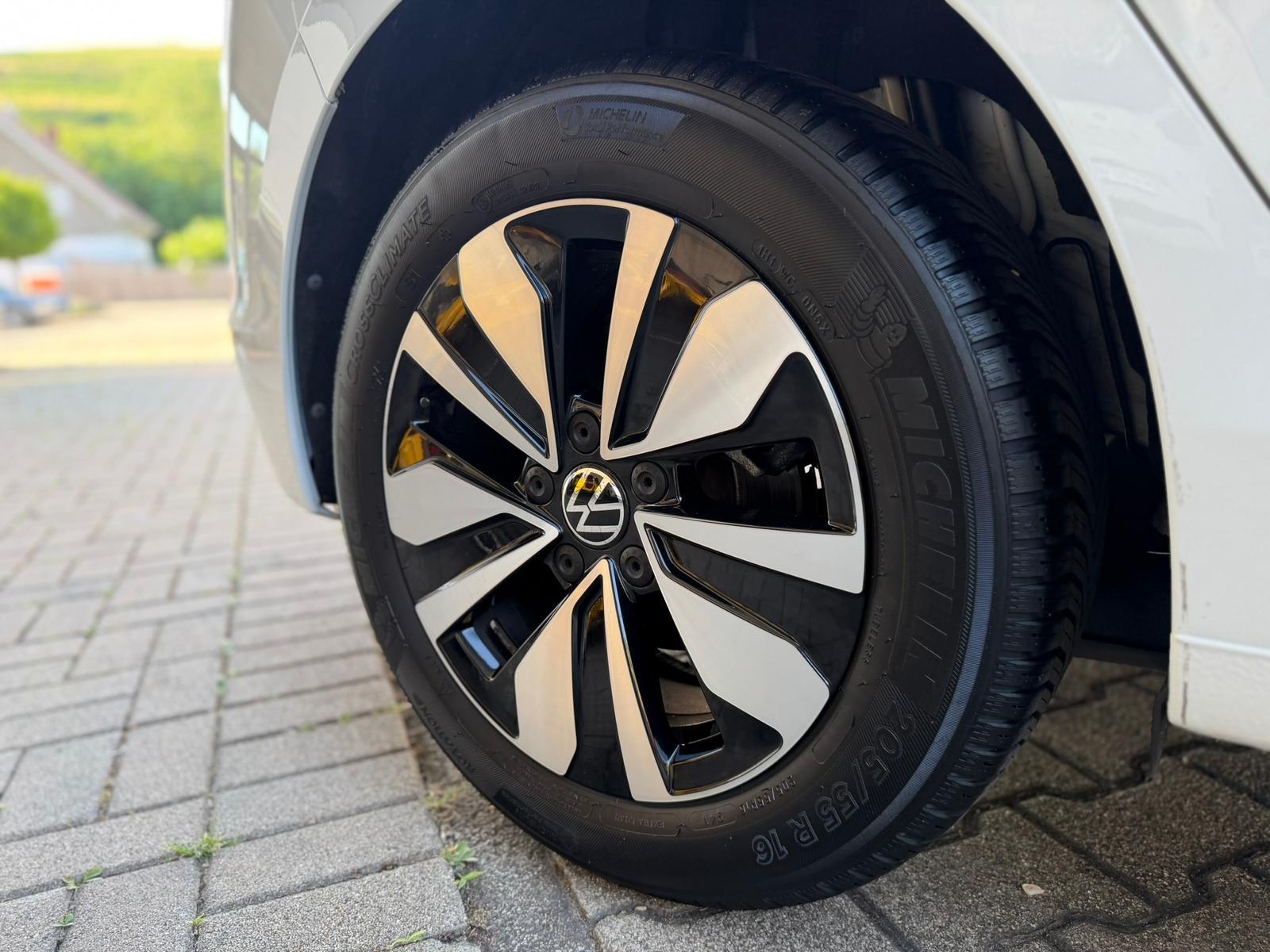 Volkswagen Golf VIII 1.0 TSI MOVE *RFK*SHZ*AppConnect*, миниатюра 4