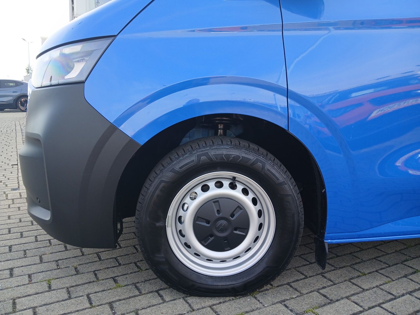 Fahrzeugabbildung Volkswagen T7 Transporter Kombi TDI LR KLIMA RFK PDK