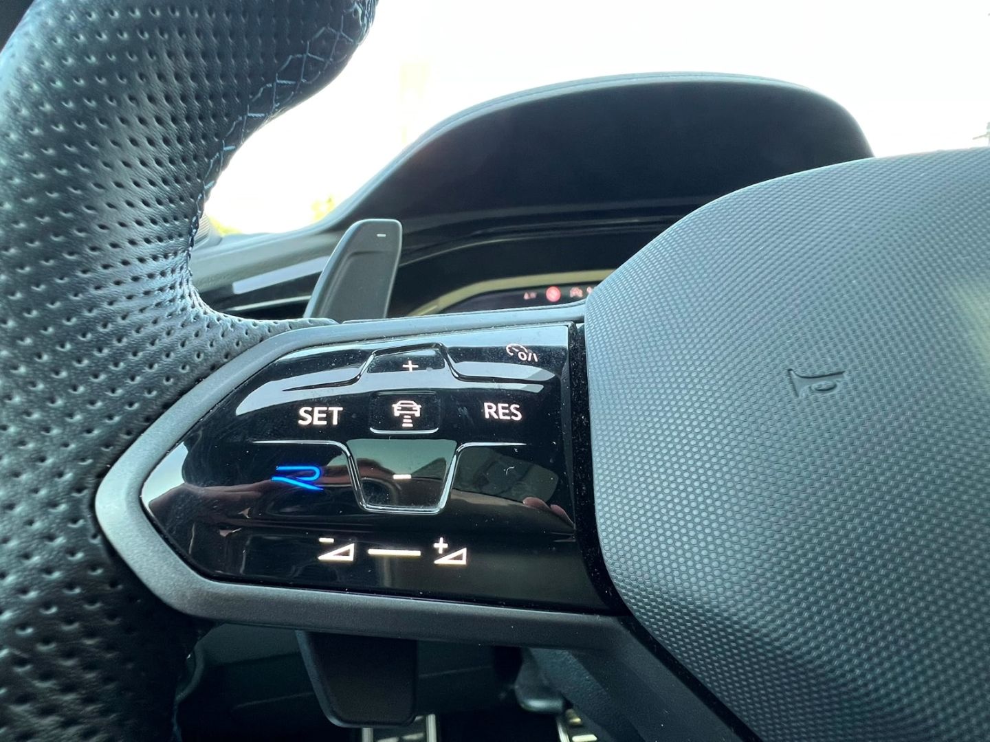 T-Roc R 2.0TSI4M DSG Beats*Pano*Black*Keyless+IQ