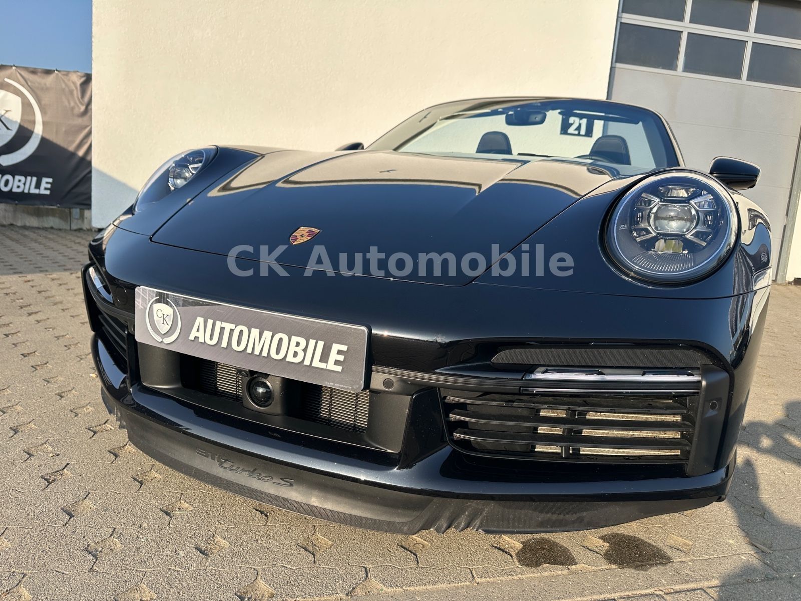 Fahrzeugabbildung Porsche 911 Turbo S Cabriolet Sport-Chrono/360°/ACC/LED