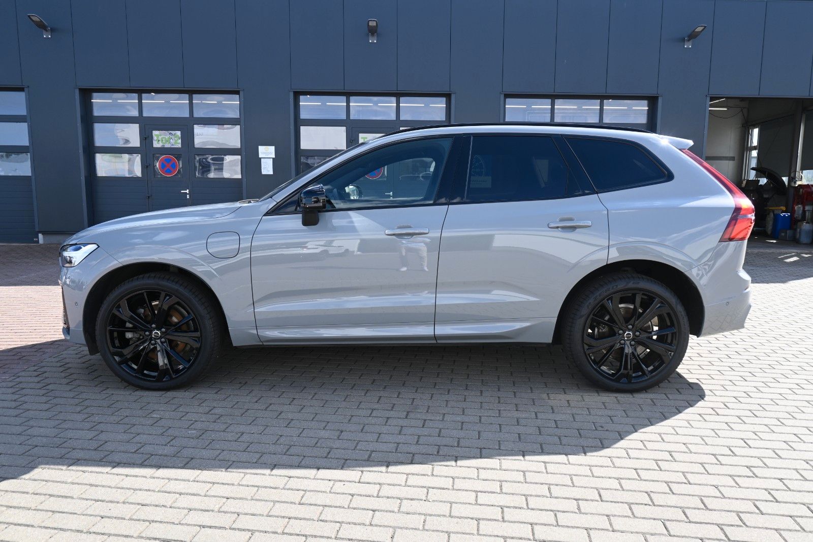 Fahrzeugabbildung Volvo XC60 T8 RC AWD Ultra Black Edition*360*Facelift