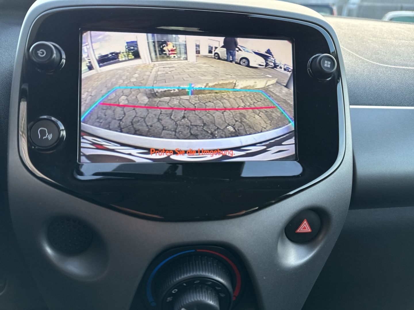 Fahrzeugabbildung Toyota Aygo X-Play Team D Apple CarPlay Android Auto Al