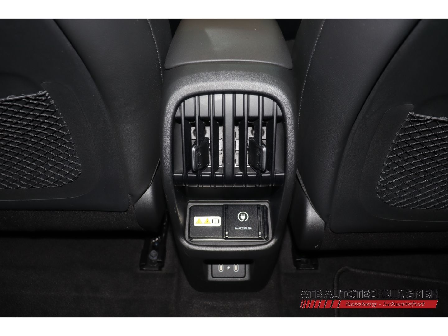 Fahrzeugabbildung Hyundai KONA Elektro Prime 65,4 kWh 2WD SOH 98,9% HUD Na