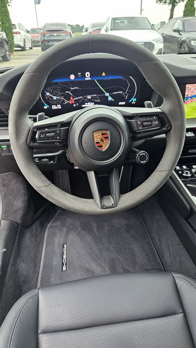 Fahrzeugabbildung Porsche 992 Carrera S GLASDACH+SPORTDESIGN+HD-MATRIX+21"