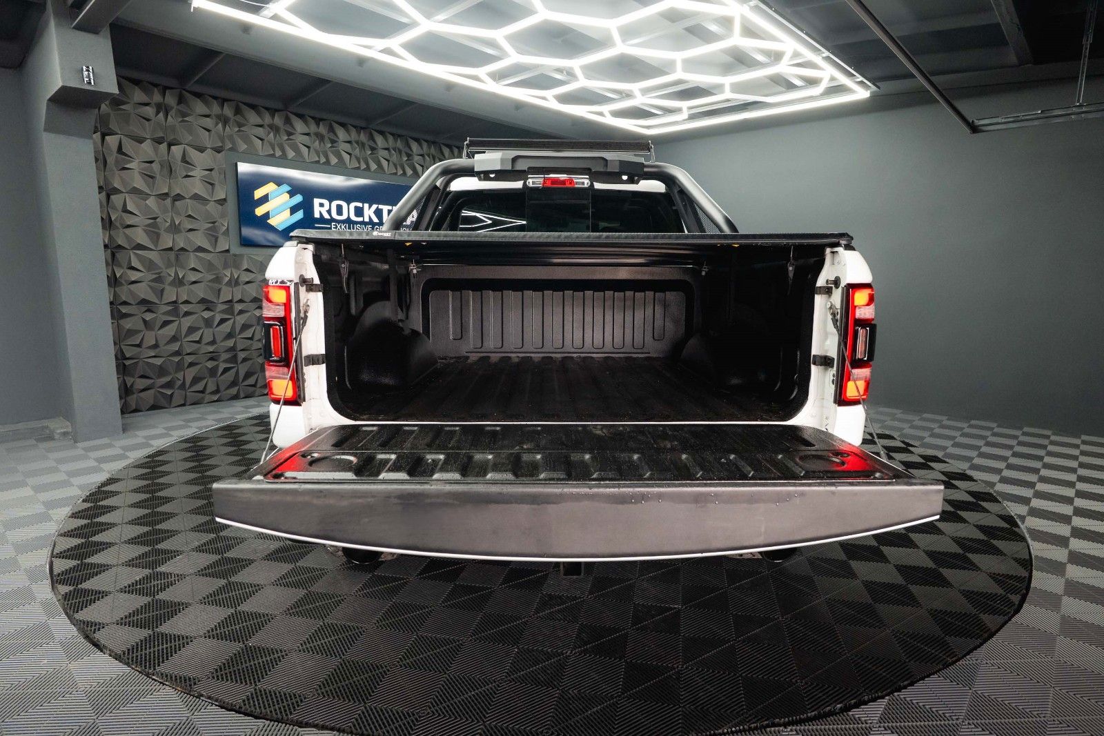 Fahrzeugabbildung Dodge RAM 5.7 V8 HEMI 4x4 OFFROAD Night-Paket *LED*