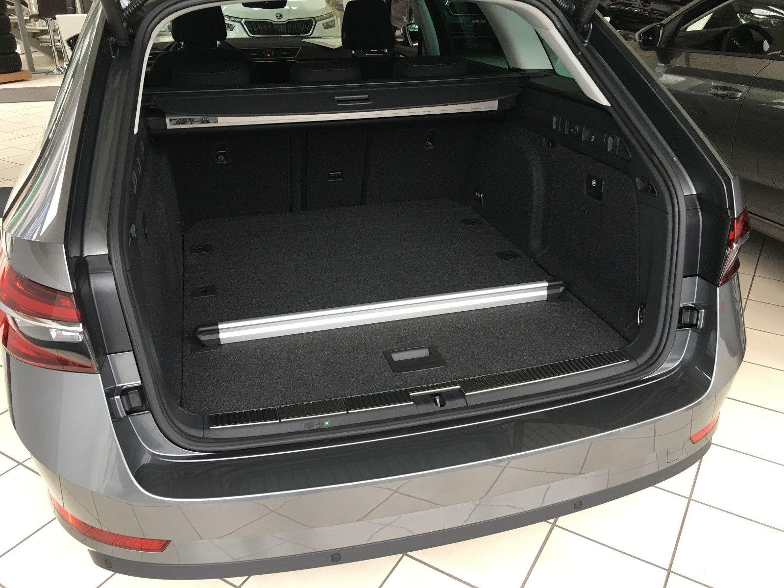 Superb Combi Style 2,0 TDI DSG AHK Standheizung