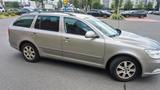Skoda Octavia Combi 1.6 TDI  Familienfahr... - Skoda Octavia aus 2012 mit Diesel-Antrieb: Kombi, 1.6