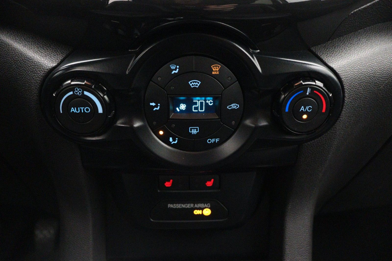 Fahrzeugabbildung Ford EcoSport 1.0 Titanium PDC TEMPO SHZ