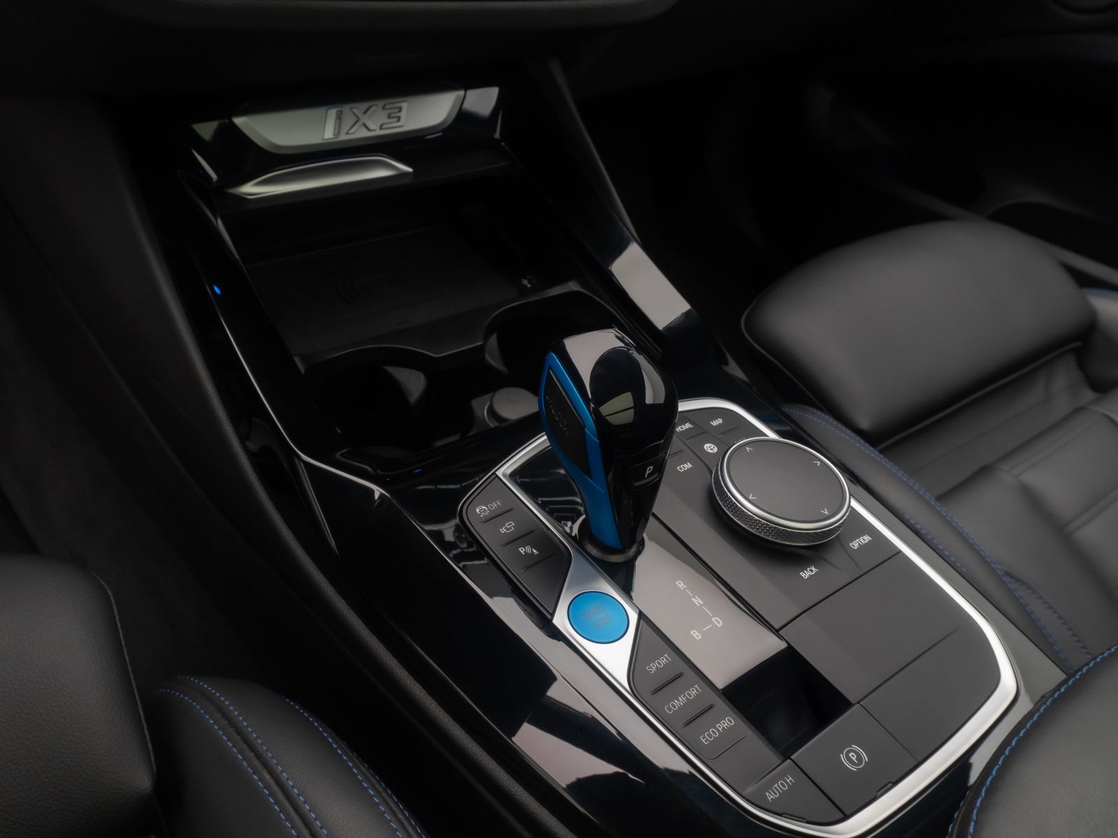 Fahrzeugabbildung BMW iX3 IMPRESSIVE 360° HUD H/K DAB Komfort Panorama