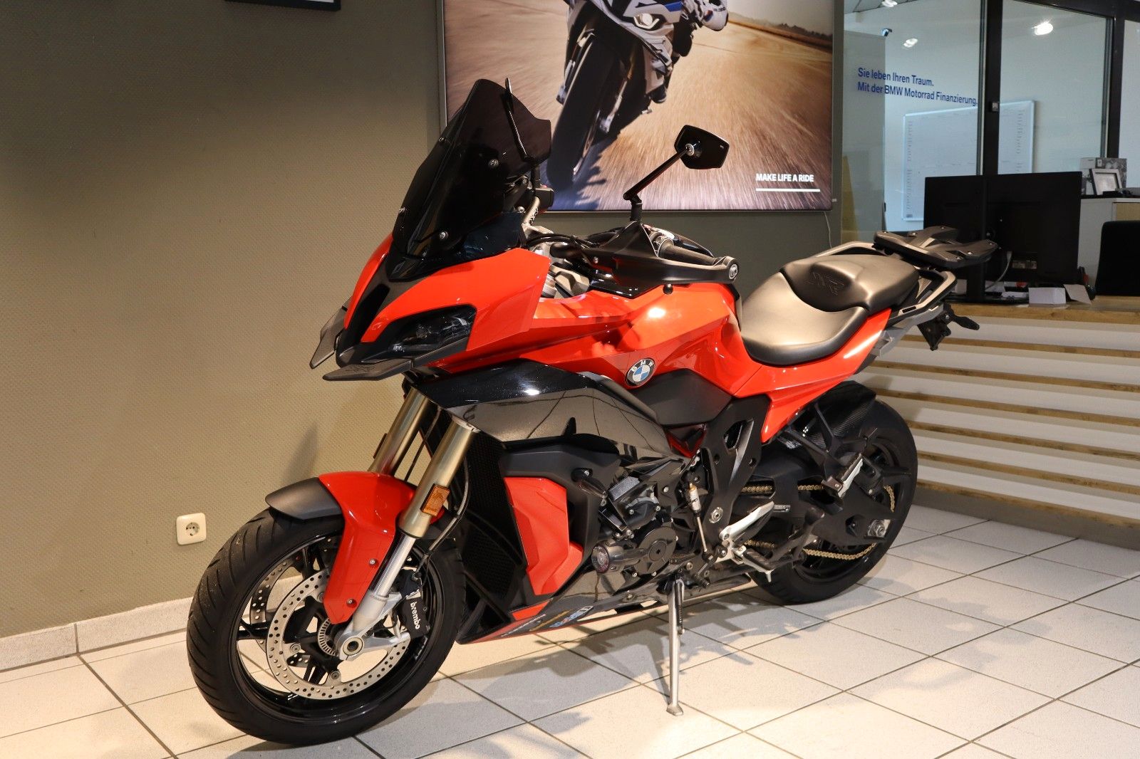 Fahrzeugabbildung BMW S1000XR mit Repair Inclusive