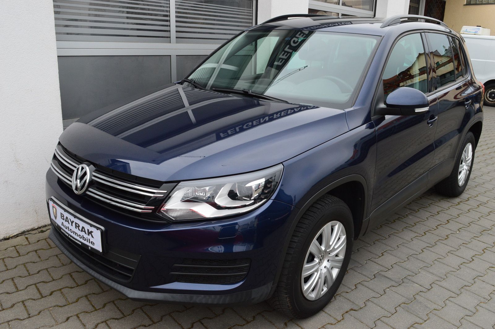Volkswagen Tiguan - 1