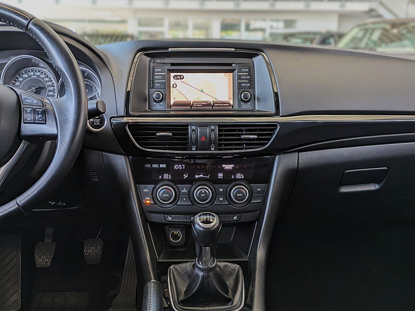 Fahrzeugabbildung Mazda 6 Kombi Center-Line KLIMAAUT SITZHEIZG NAVI 19''