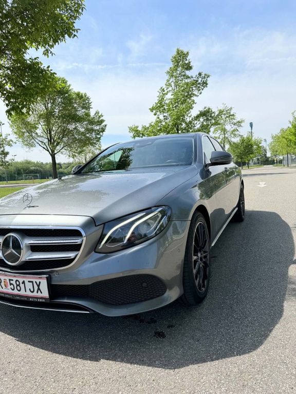 Image of Mercedes-Benz E 220