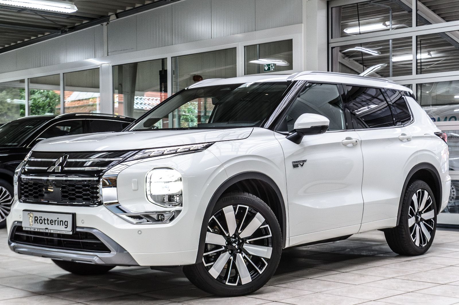 Fahrzeugabbildung Mitsubishi Outlander Top 4WD PHEV Leder LED 4xSHZ 360° HUD