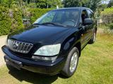 Lexus RX 300 - - Lexus RX 300 mit Benzin-Antrieb