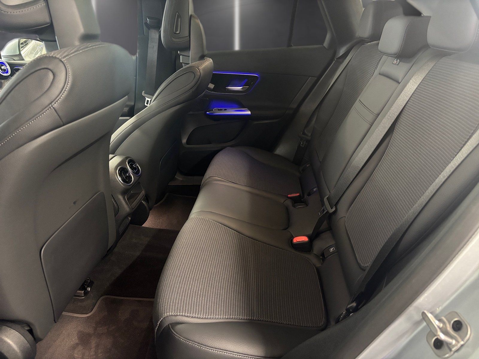 Fahrzeugabbildung Mercedes-Benz GLC 220 d 4M Avantgarde*AHK*Pano*360°*Distr*Totw