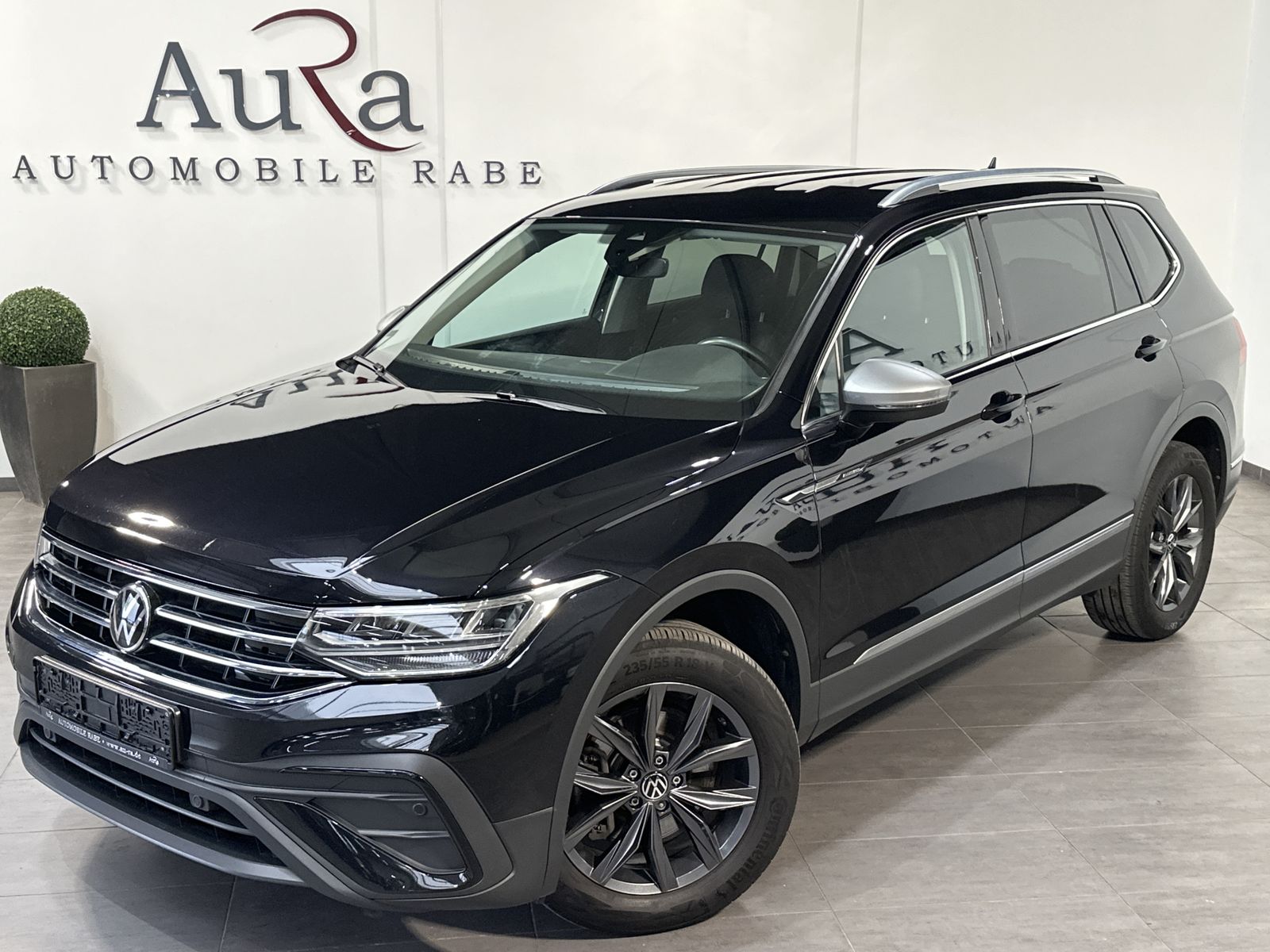 Fahrzeugabbildung Volkswagen Tiguan Allspace Life 4Motion NAV+LED+AHK+KAM+ACC
