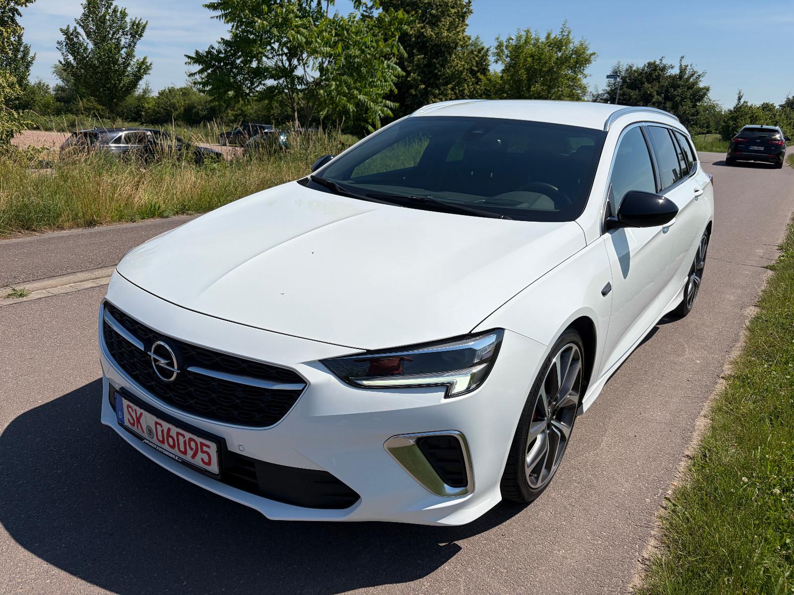 Opel Insignia B Sports Tourer GSi 4x4*AUTOMATIK*LEDER