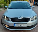 Skoda Octavia 1.4 TSI DSG - Skoda Octavia mit Benzin-Antrieb: Limousine, 1.4