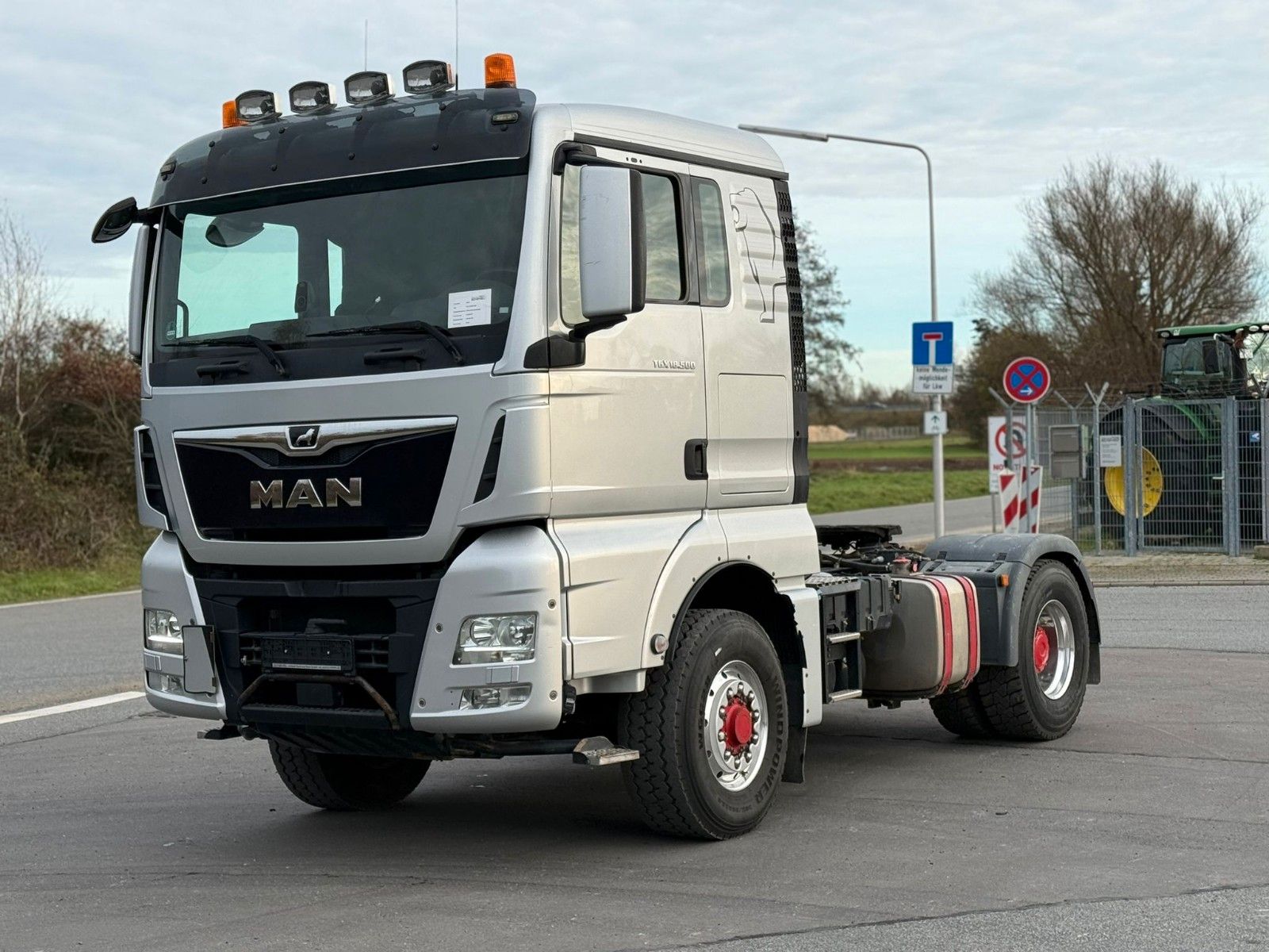 Fahrzeugabbildung MAN TGX 18.500 4x4H BLS mit 2 Kreis Hydraulik