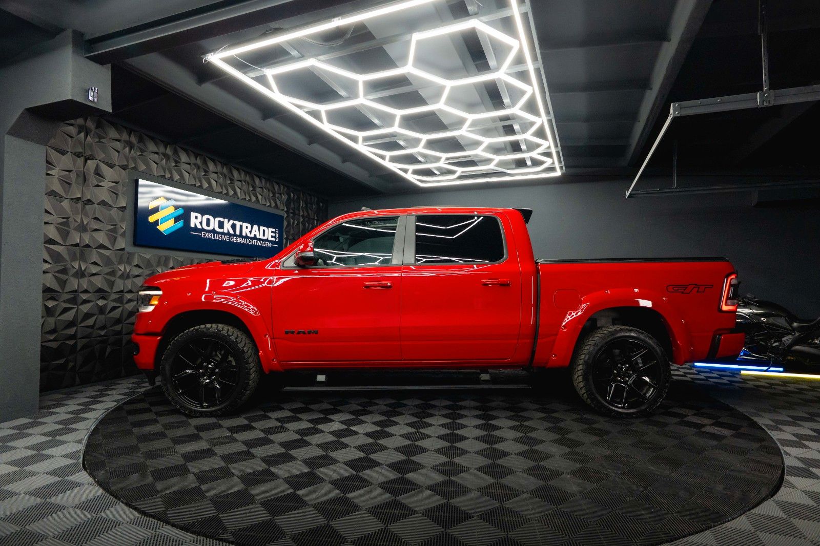 Fahrzeugabbildung Dodge RAM 5.7 V8 HEMI 4x4 NIGHT GT SPORT *Pano*22Zoll*