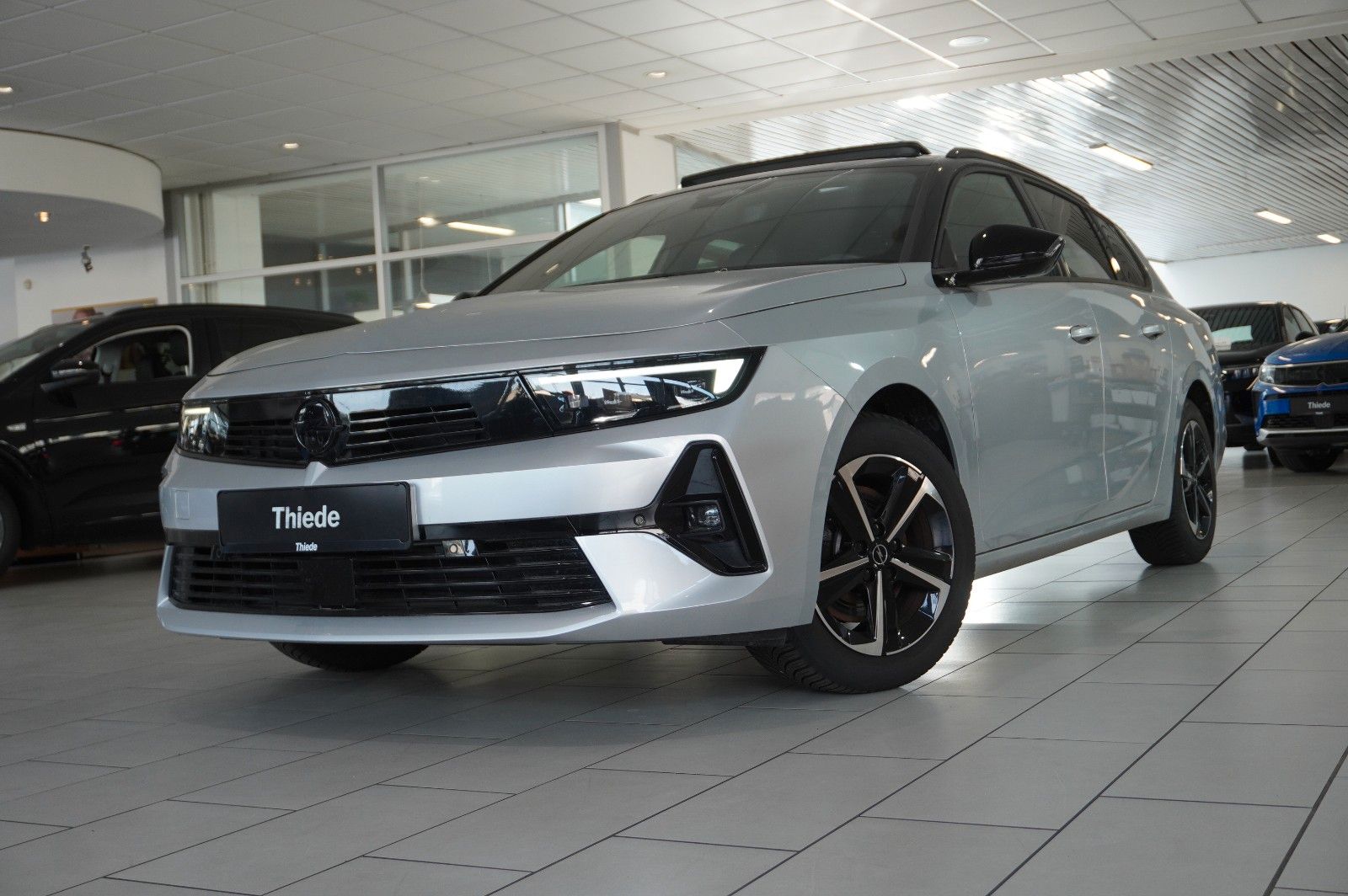 Fahrzeugabbildung Opel Astra L ST 1.2T GS SPORT NAVI/LED/360°/PANO/HUD