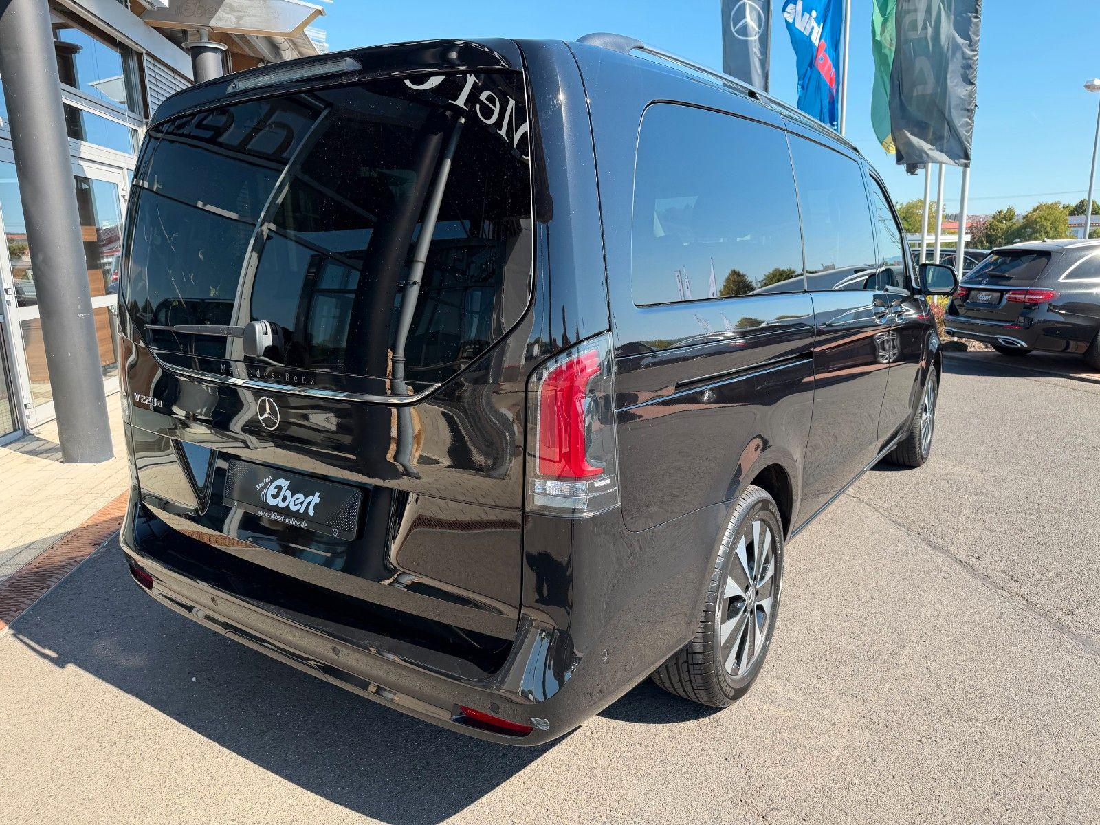 Fahrzeugabbildung Mercedes-Benz V 220 d STYLE AHK2,5to MULTIBEAM 360 DISTRONIC