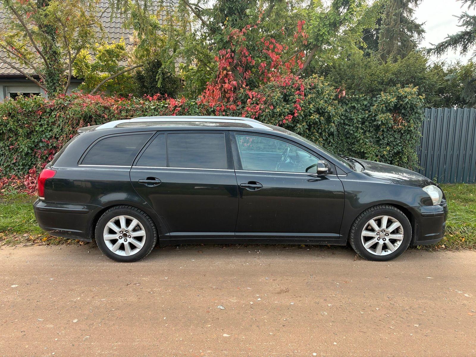 Toyota Avensis 2008 — interior
