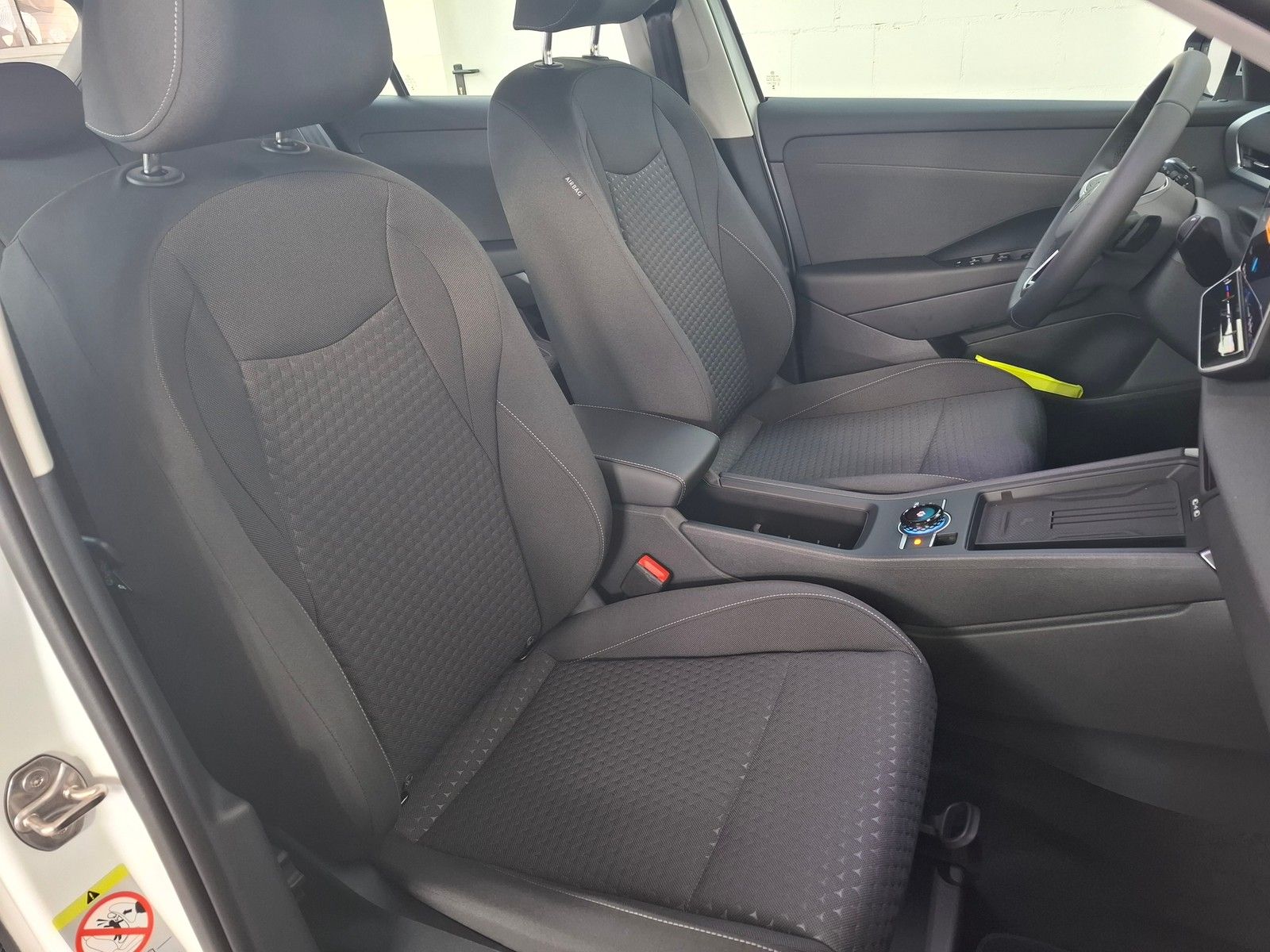 Fahrzeugabbildung Volkswagen T-Roc 1.5 eTSI DSG Trend + Light Assist+Garantie