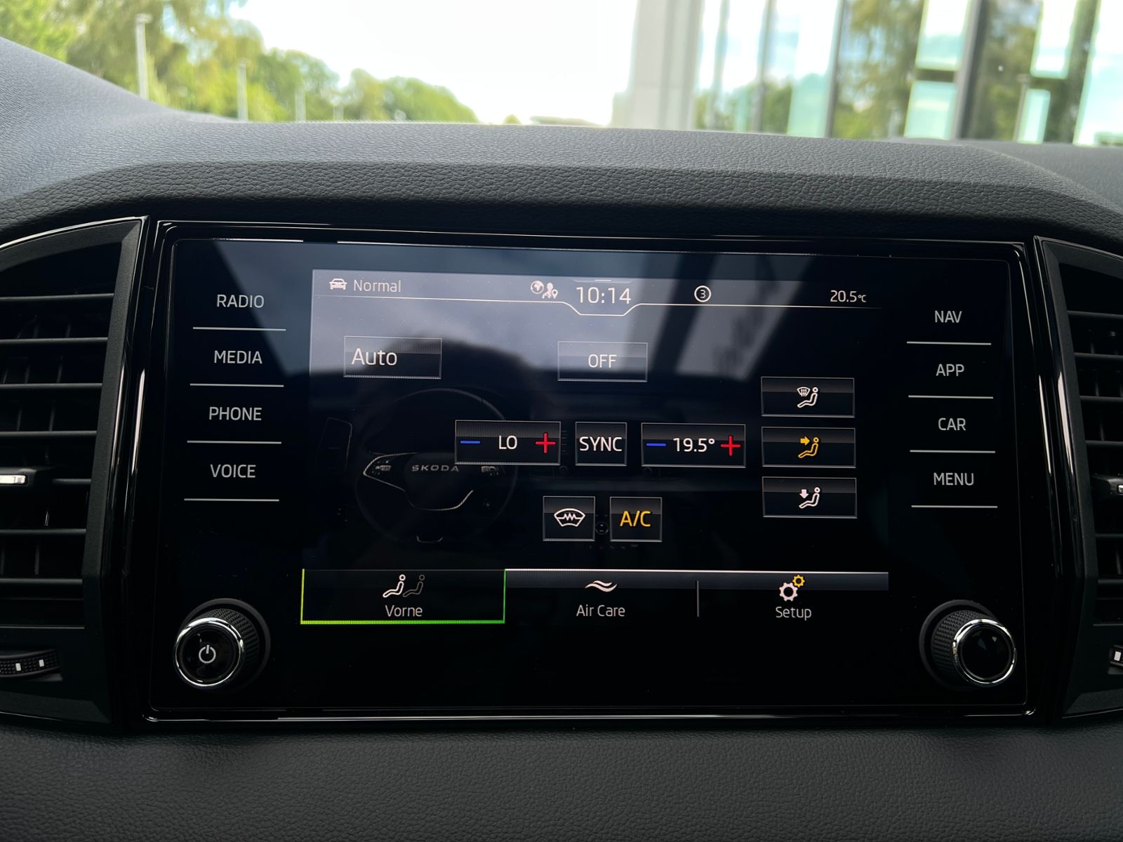 Fahrzeugabbildung SKODA Karoq Sportline 2.0 TSI 4x4 DSG *Panorama, AHK,