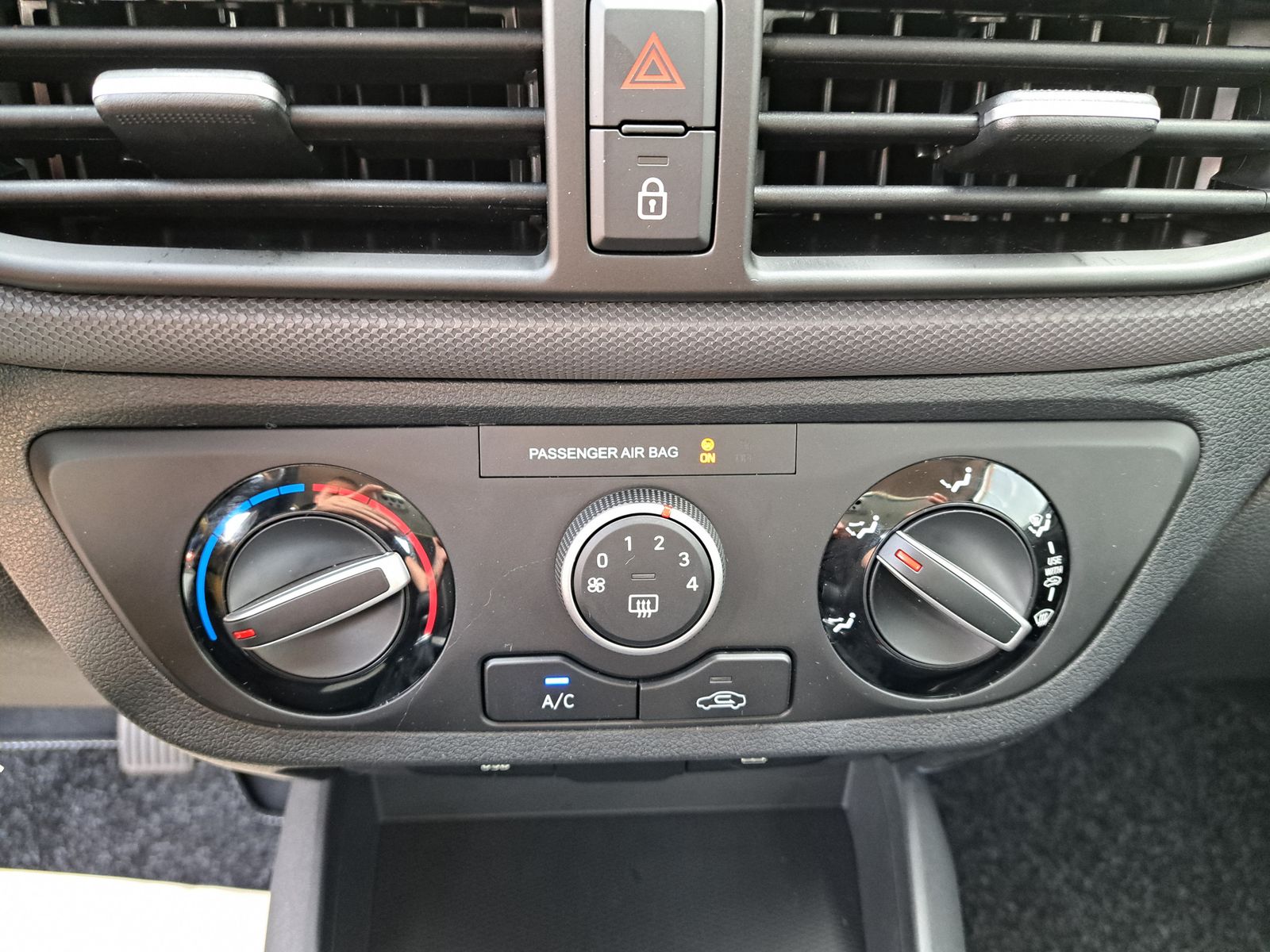 Fahrzeugabbildung Hyundai i10 1.0 MODELL 2025 NAVI WINTERPAKET KAMERA DAB