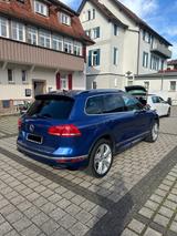 Volkswagen Touareg 3.0 V6 TDI 262 PS R-line neue Steuerkete - blaue Volkswagen Touareg