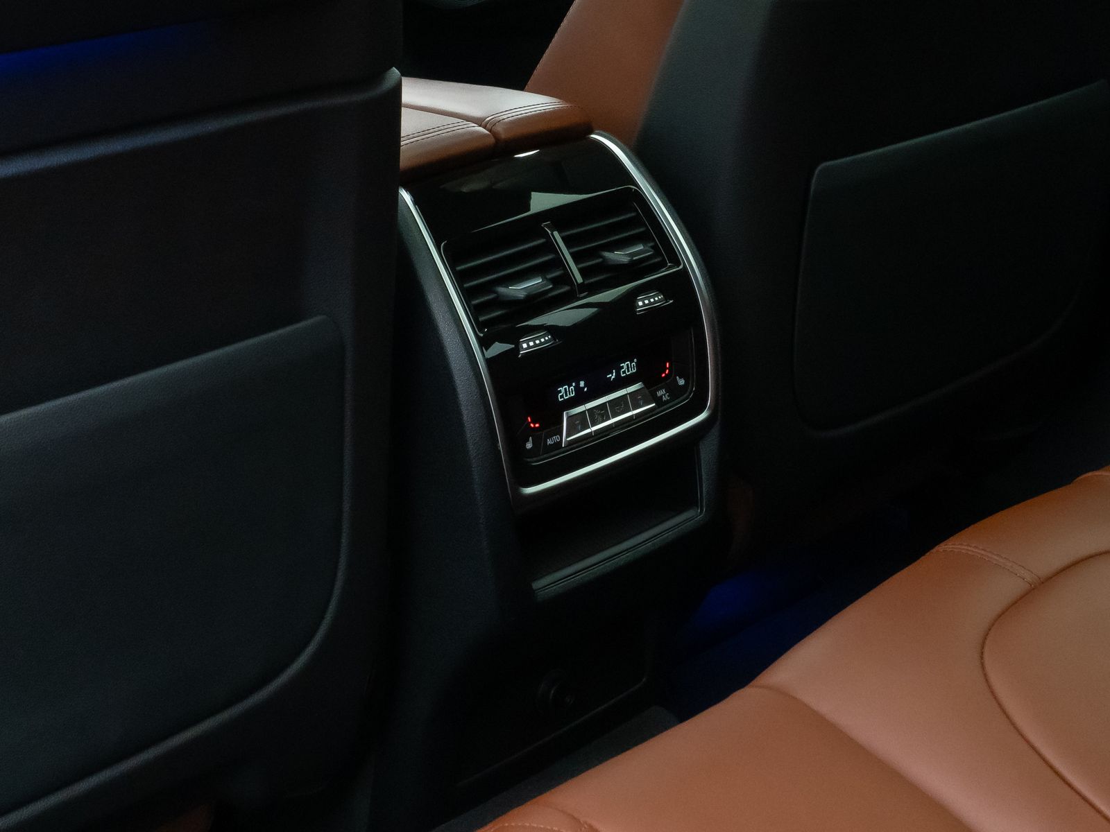 Fahrzeugabbildung BMW X6 M50i Panorama360°Laser Massage HUD B&W 22Zoll