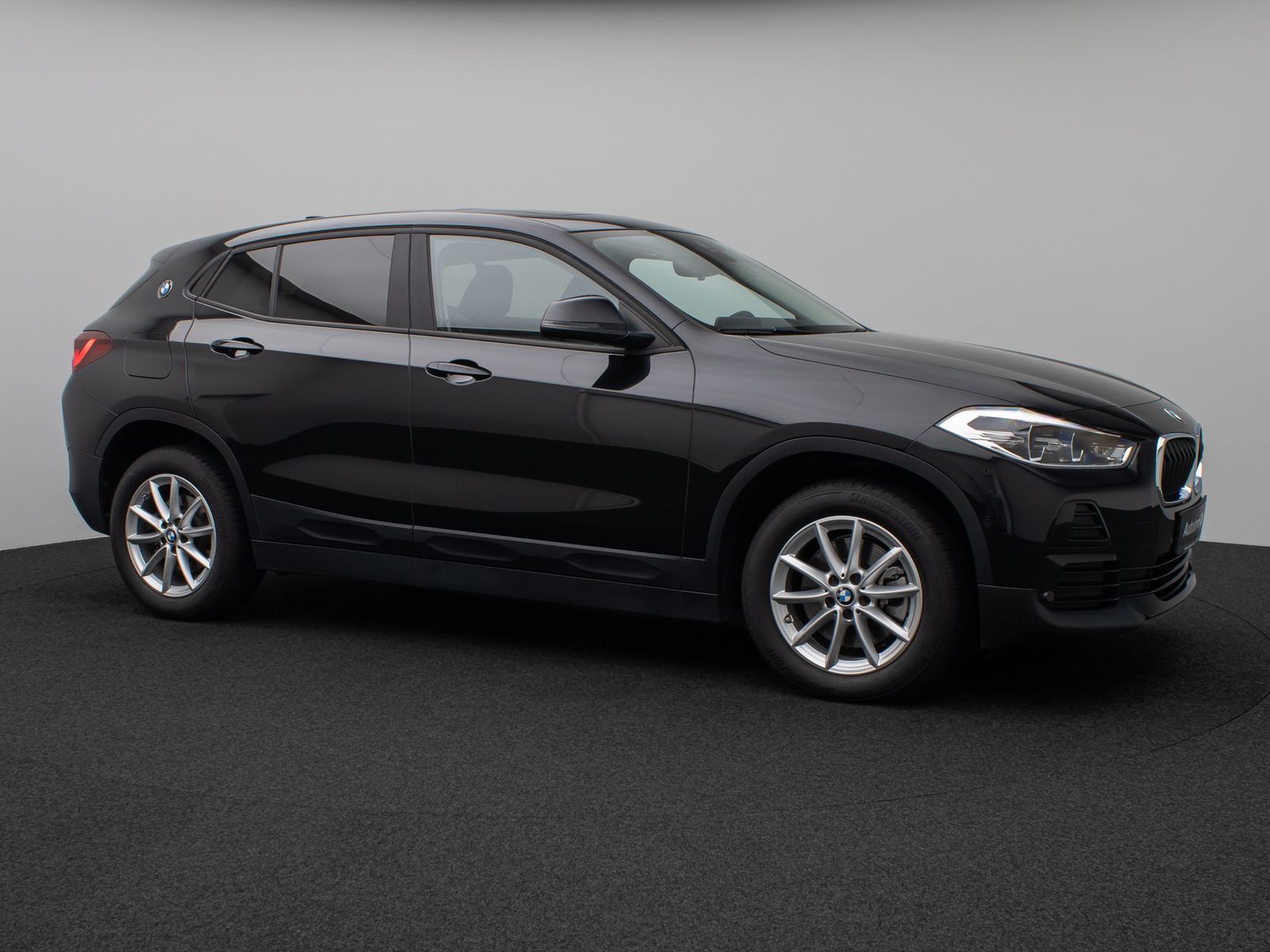 Fahrzeugabbildung BMW X2 sD20d Panorama NaviPlus HUD DAB HiFi Alarm