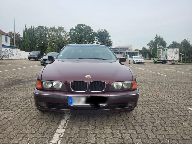 BMW 520i Weinrot