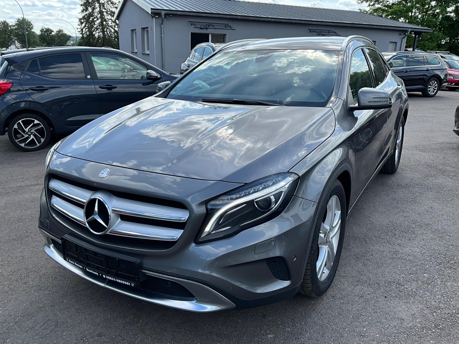 Mercedes-Benz GLA 200// Automatik// Xenon// Navi// Teilleder