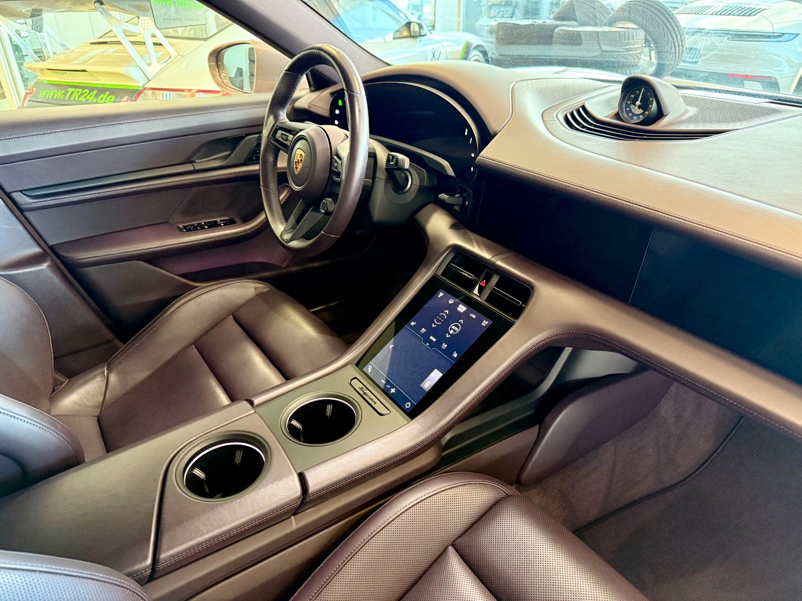 Fahrzeugabbildung Porsche Taycan Performance/HeadUP/SportDesign/APPROVED
