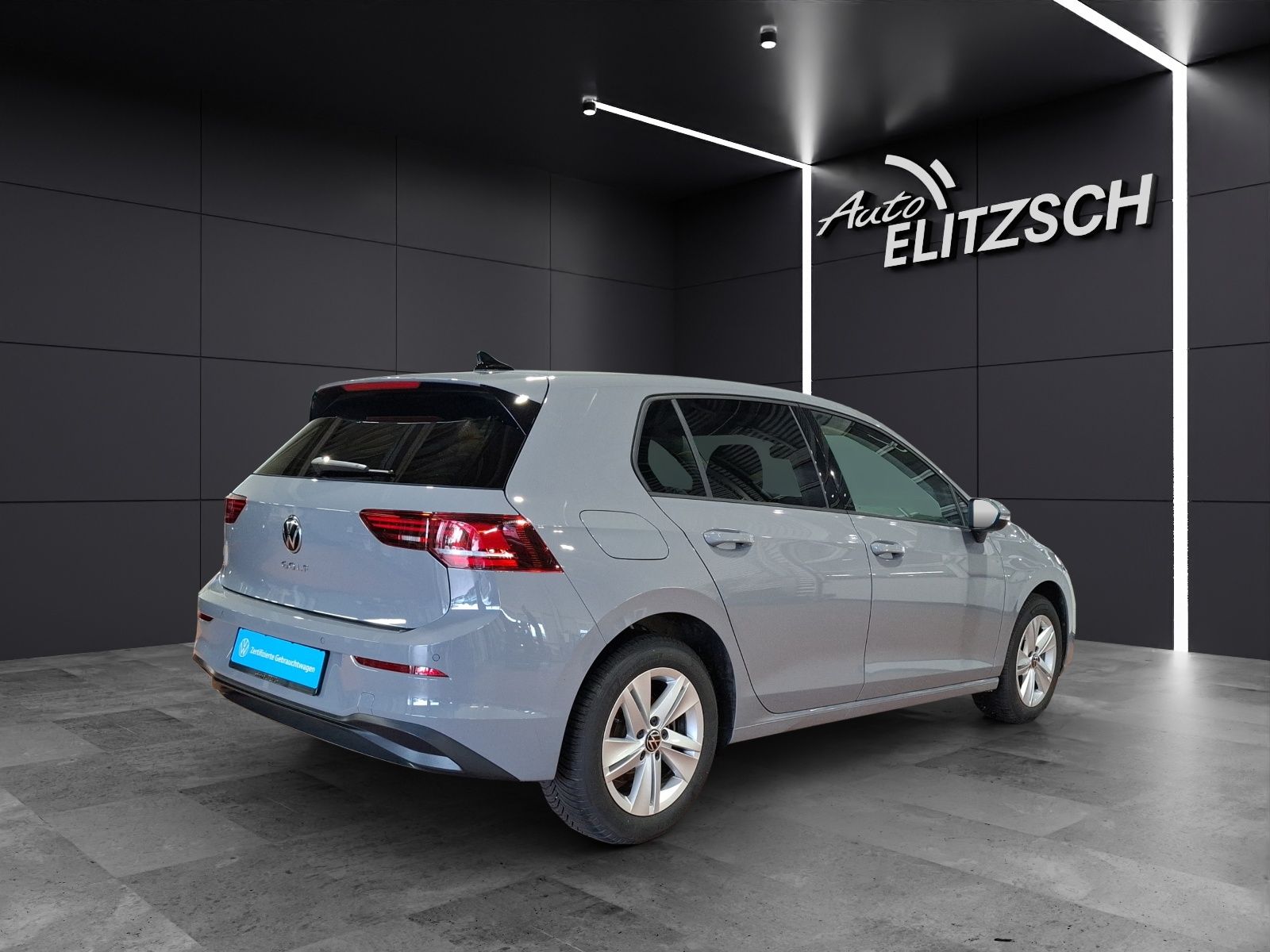 Fahrzeugabbildung Volkswagen Golf VIII TSI Life LED CarPlay AID ACC RFK SHZ