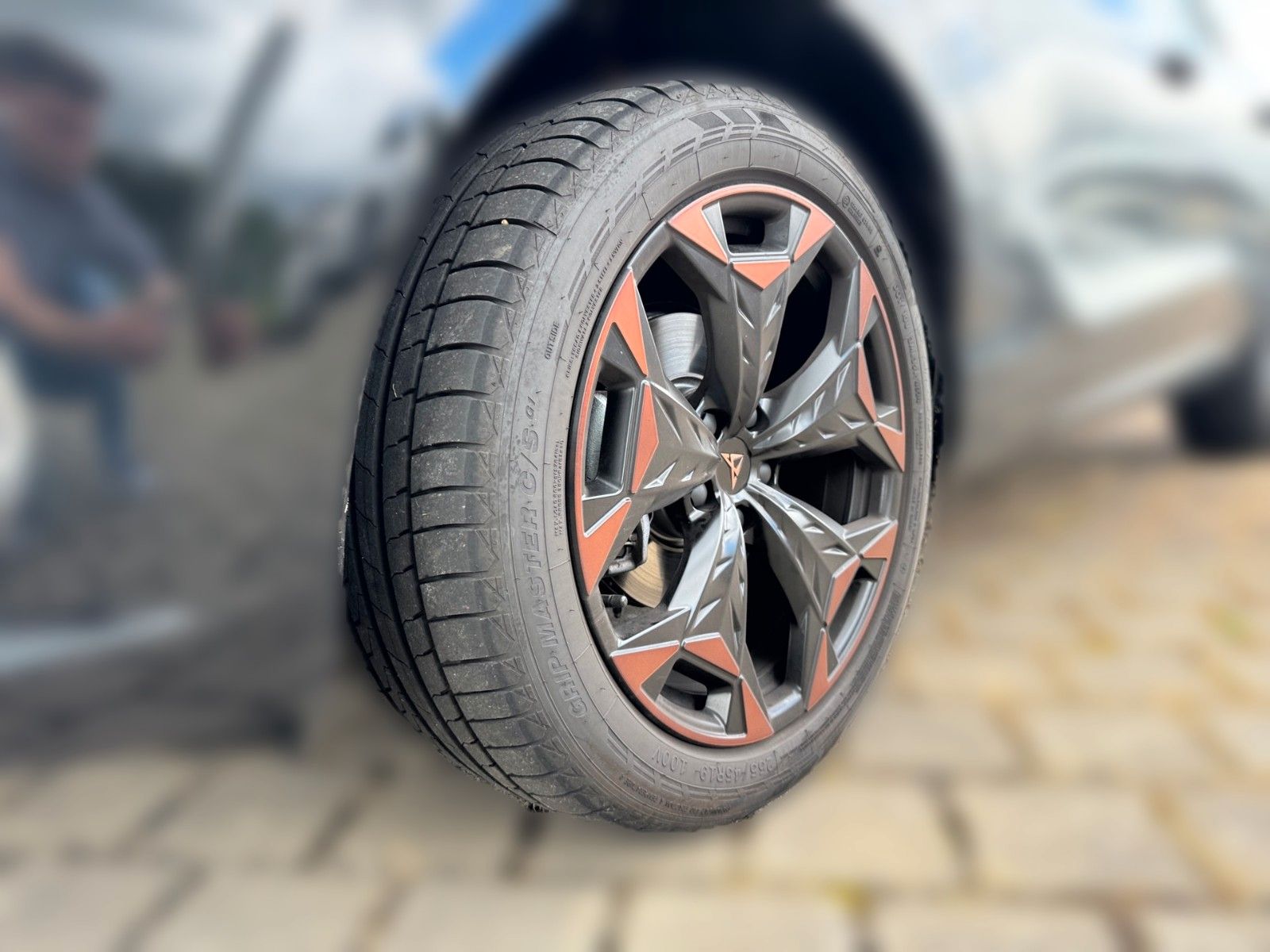 Fahrzeugabbildung CUPRA Terramar 1.5 eTSI 110 kW