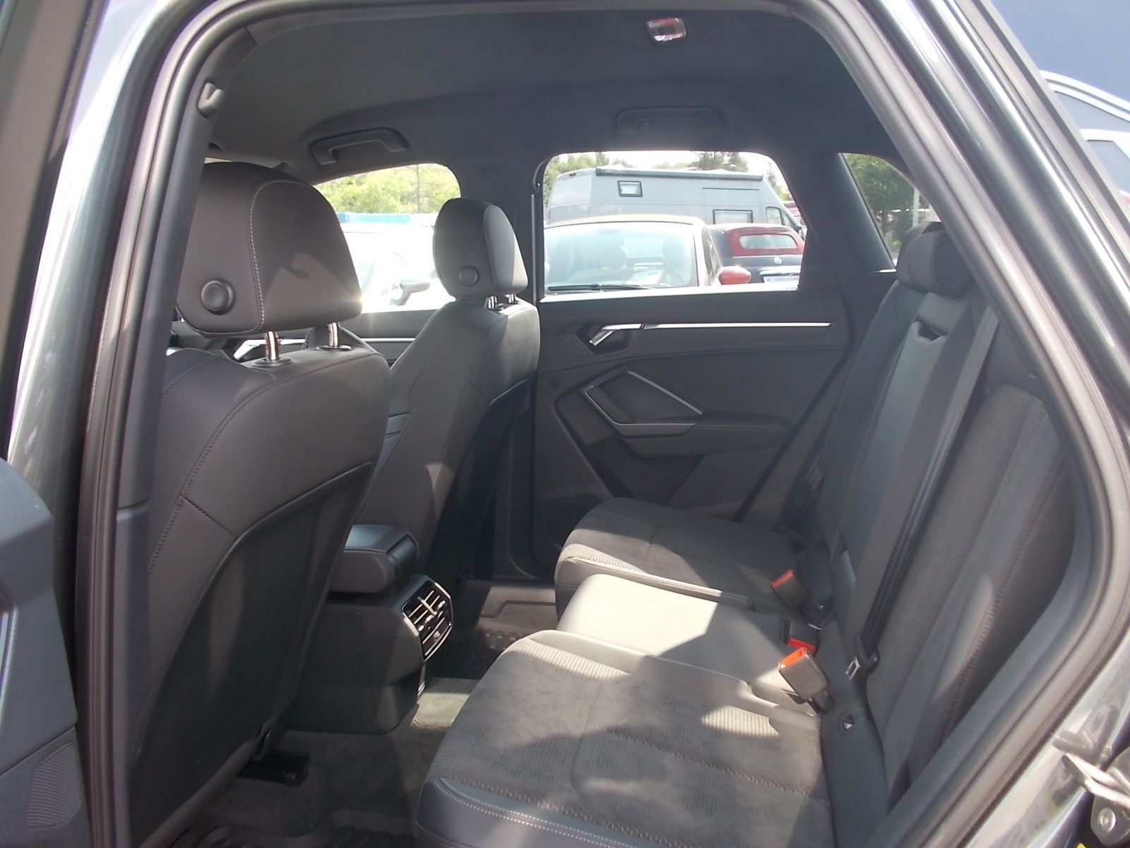 Fahrzeugabbildung Audi Q3 S-line 35 1.5 TFSI (150 PS) S-tronic