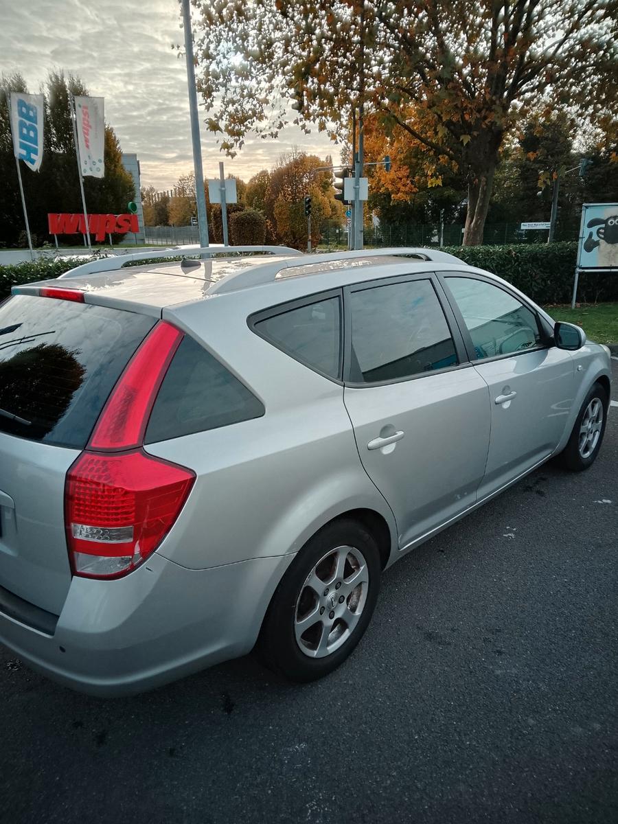 Kia cee'd 2012 — салон