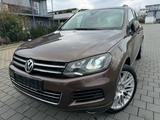 Volkswagen Touareg 3.0 TDI DSG NAVI*LEDER*XENON*PDC*MTL*AHK - VW Touareg Gebrauchtwagen in Stuttgart