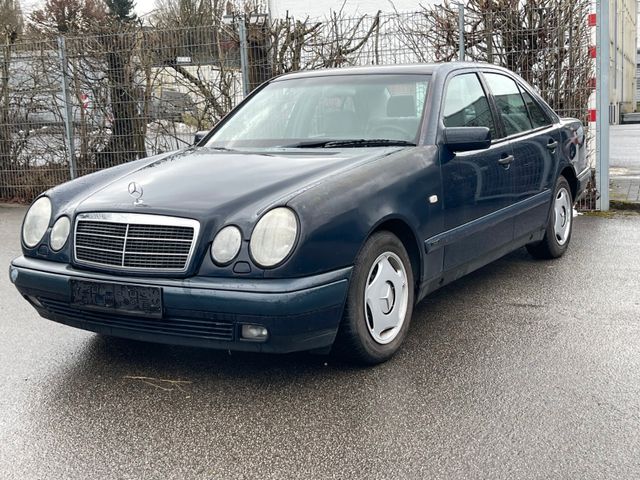 Mercedes-Benz E 240 CLASSIC