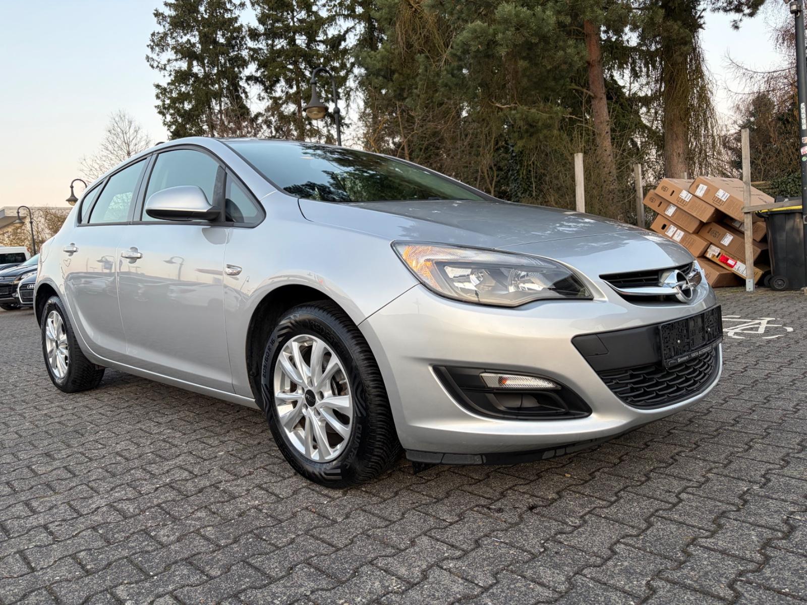 Opel Astra J Lim. 5-trg. Selection
