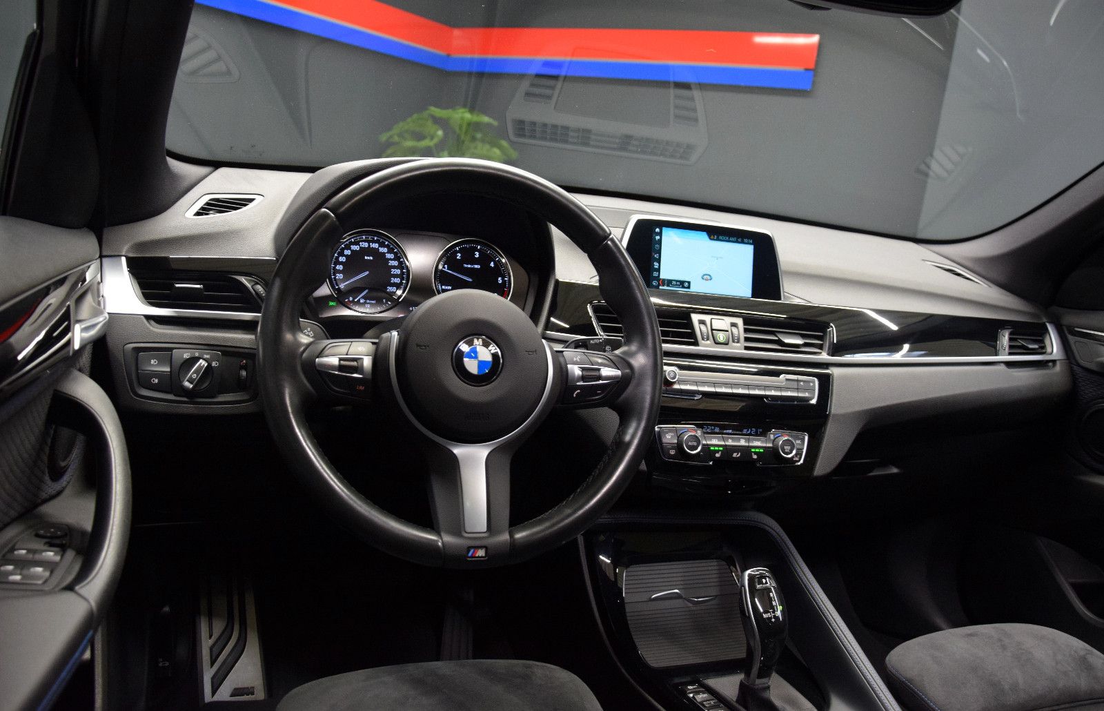 Fahrzeugabbildung BMW X1 xDrive 18 d M Sport LED Pano HuD Navi Kamera