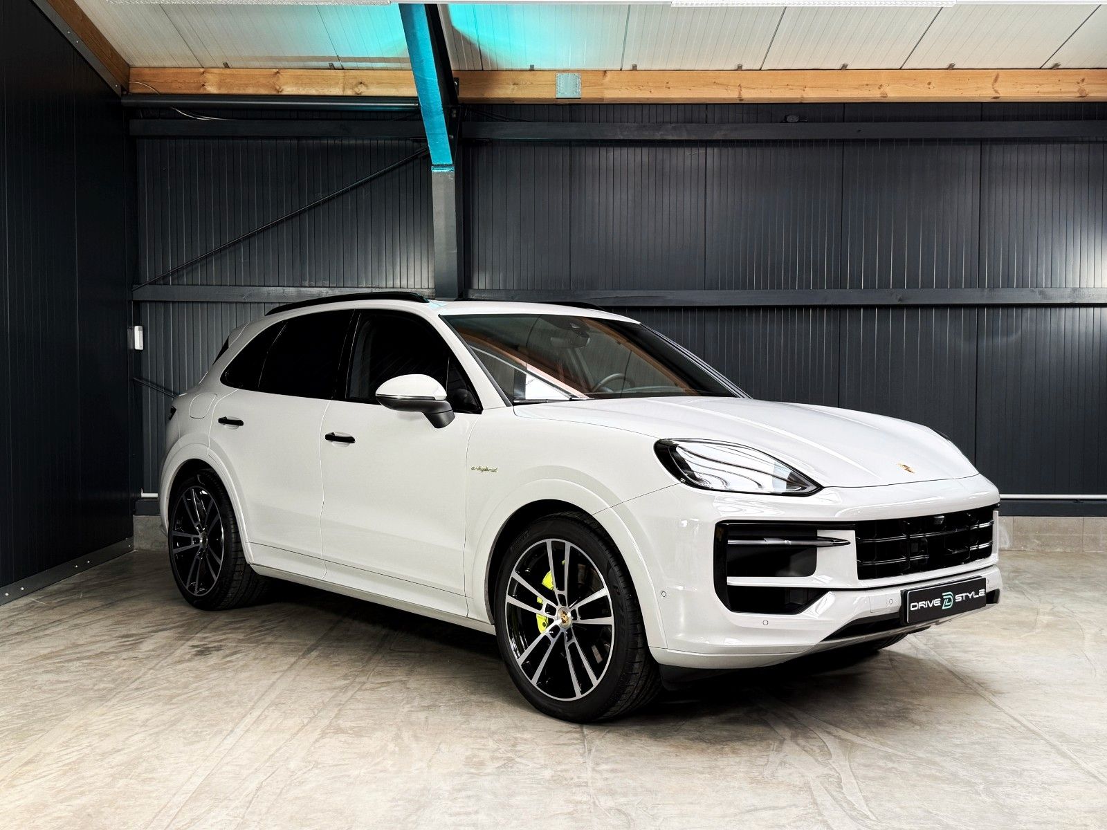 Fahrzeugabbildung Porsche Cayenne E-Hybrid + Vollaust. + Approved +Panoram